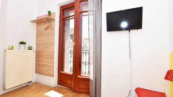 Doppelzimmer, Gemeinschaftsbad (2) | Schreibtisch, laptopgeeigneter Arbeitsplatz, kostenloses WLAN