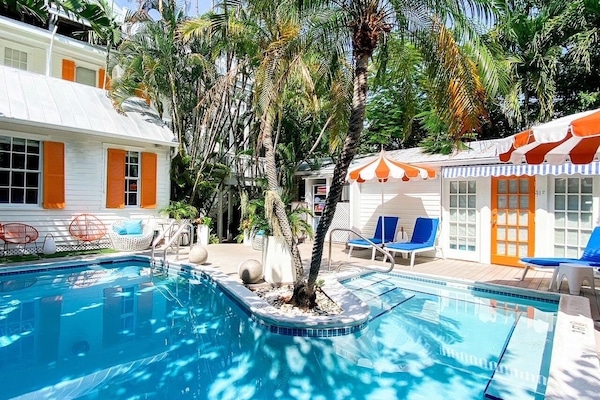 Outdoor pool, pool umbrellas, sun loungers