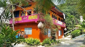 Front of property - Cocoplum Ecolodge Beach Resort (Portobelo)