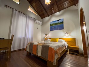 Family Cabin | Minibar, in-room safe, desk, soundproofing