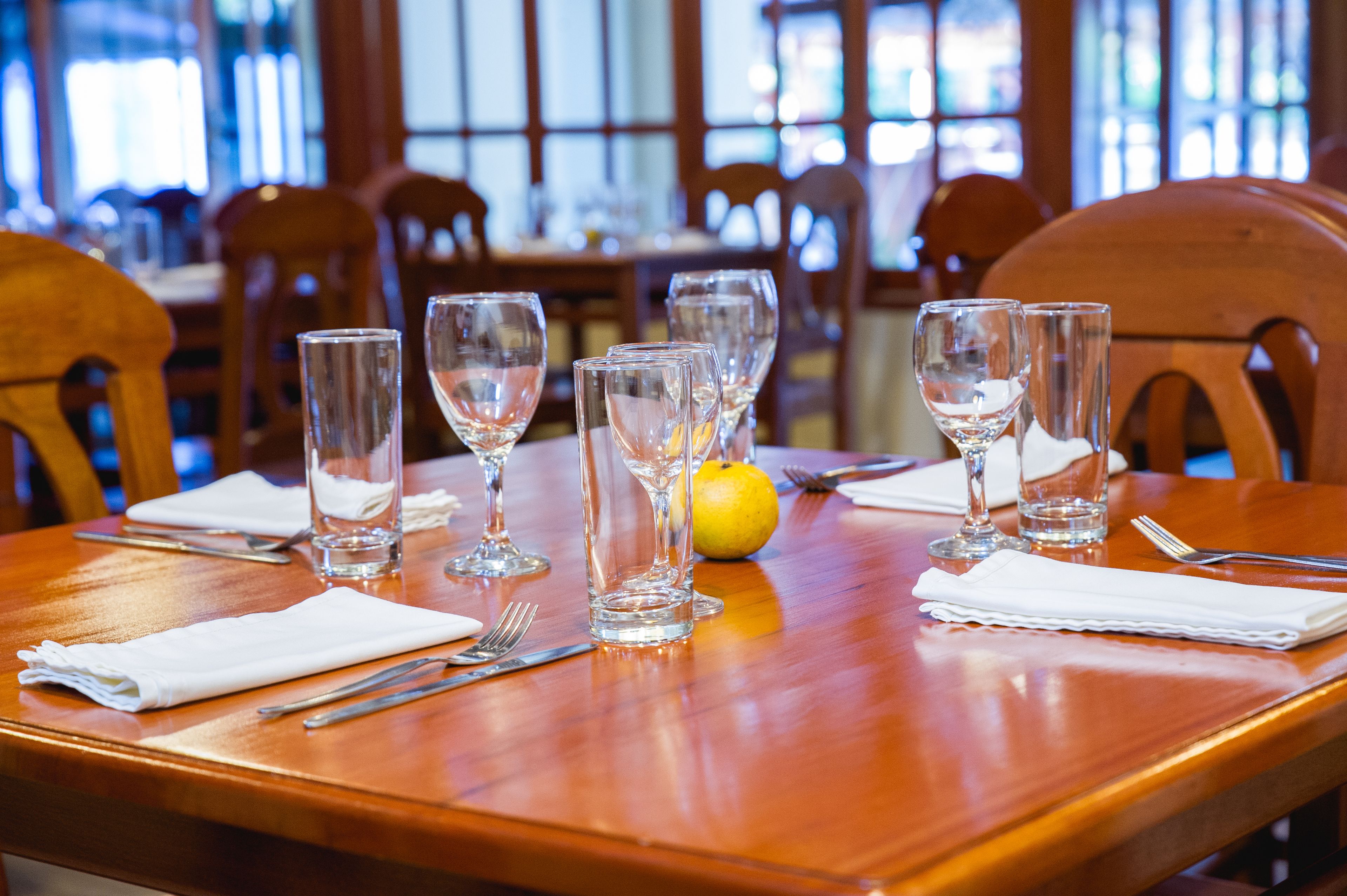Se sirven desayunos, comidas, cenas y cocina peruana 