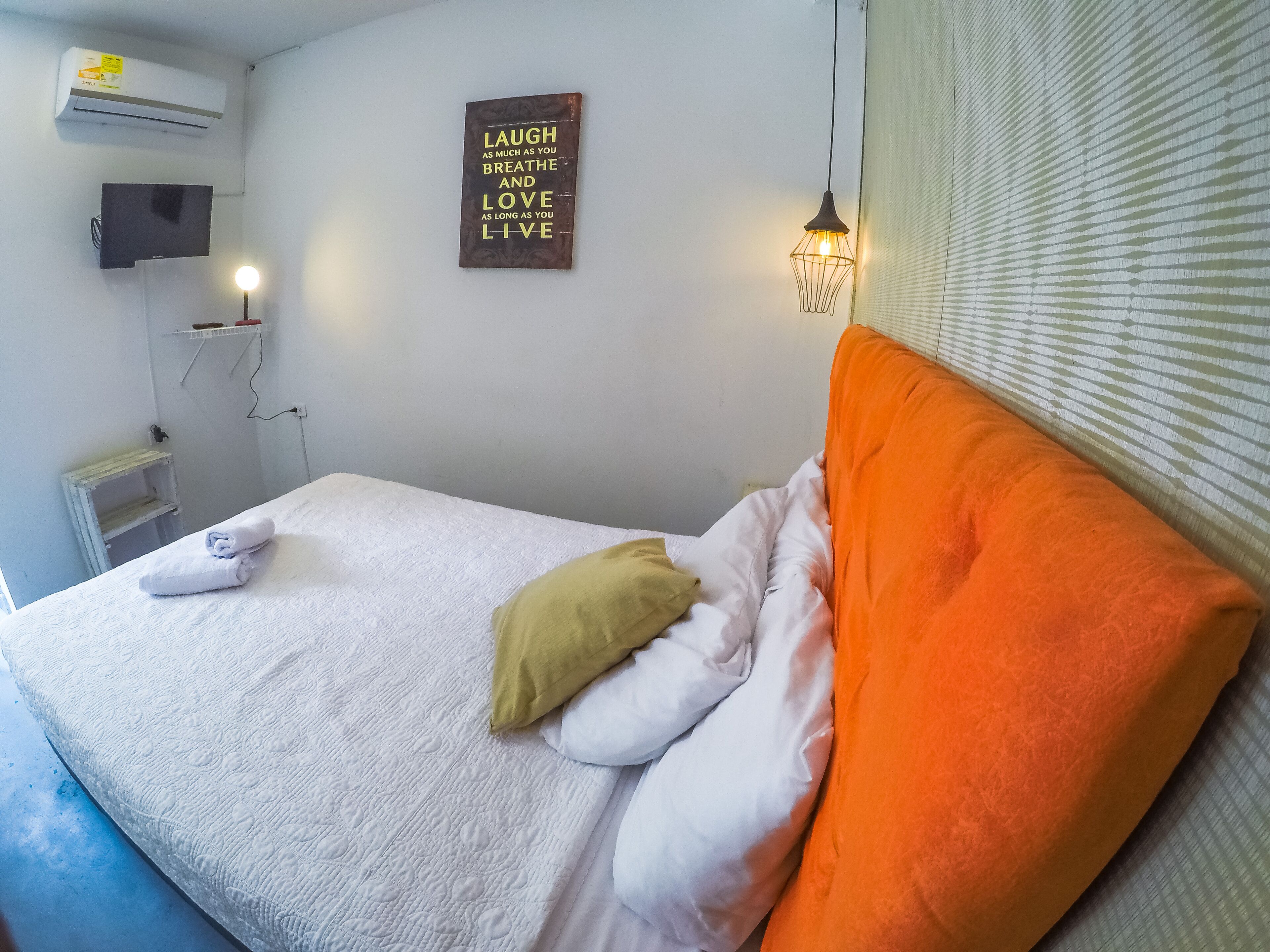 Wifi gratis y ropa de cama 