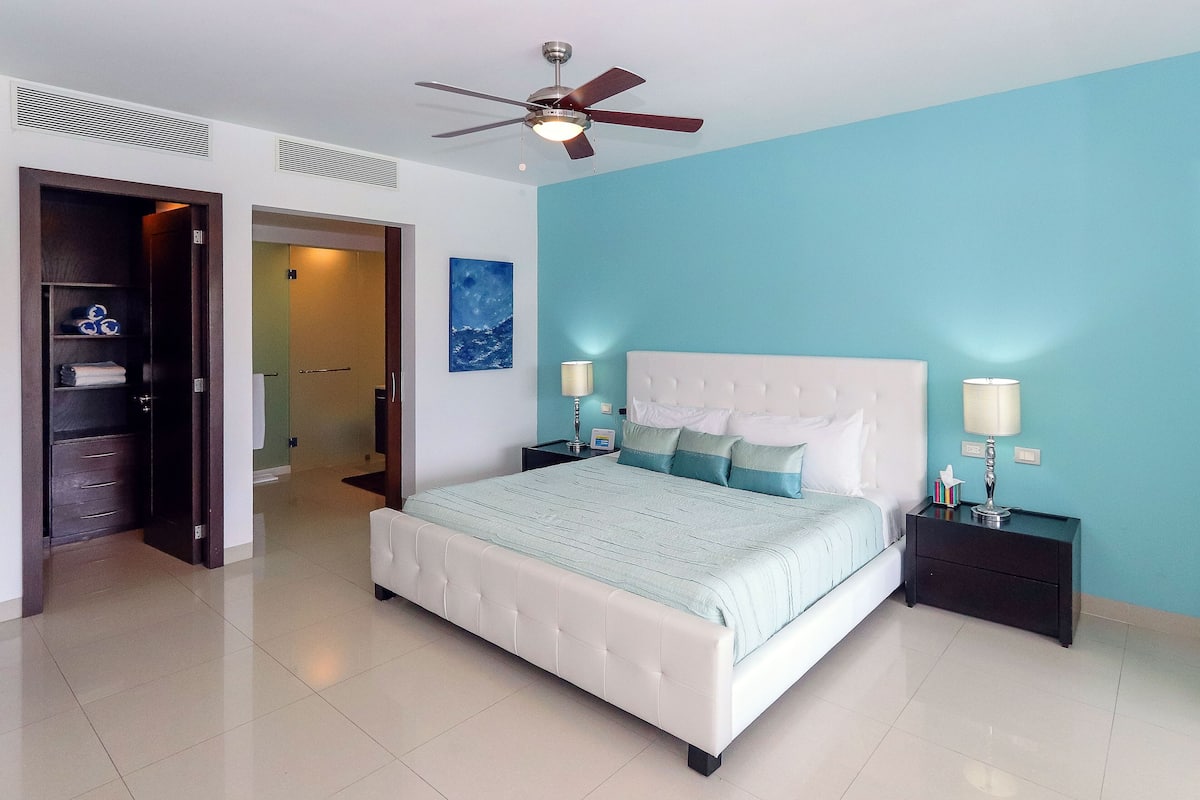 In-room safe, iron/ironing board, free WiFi, bed sheets