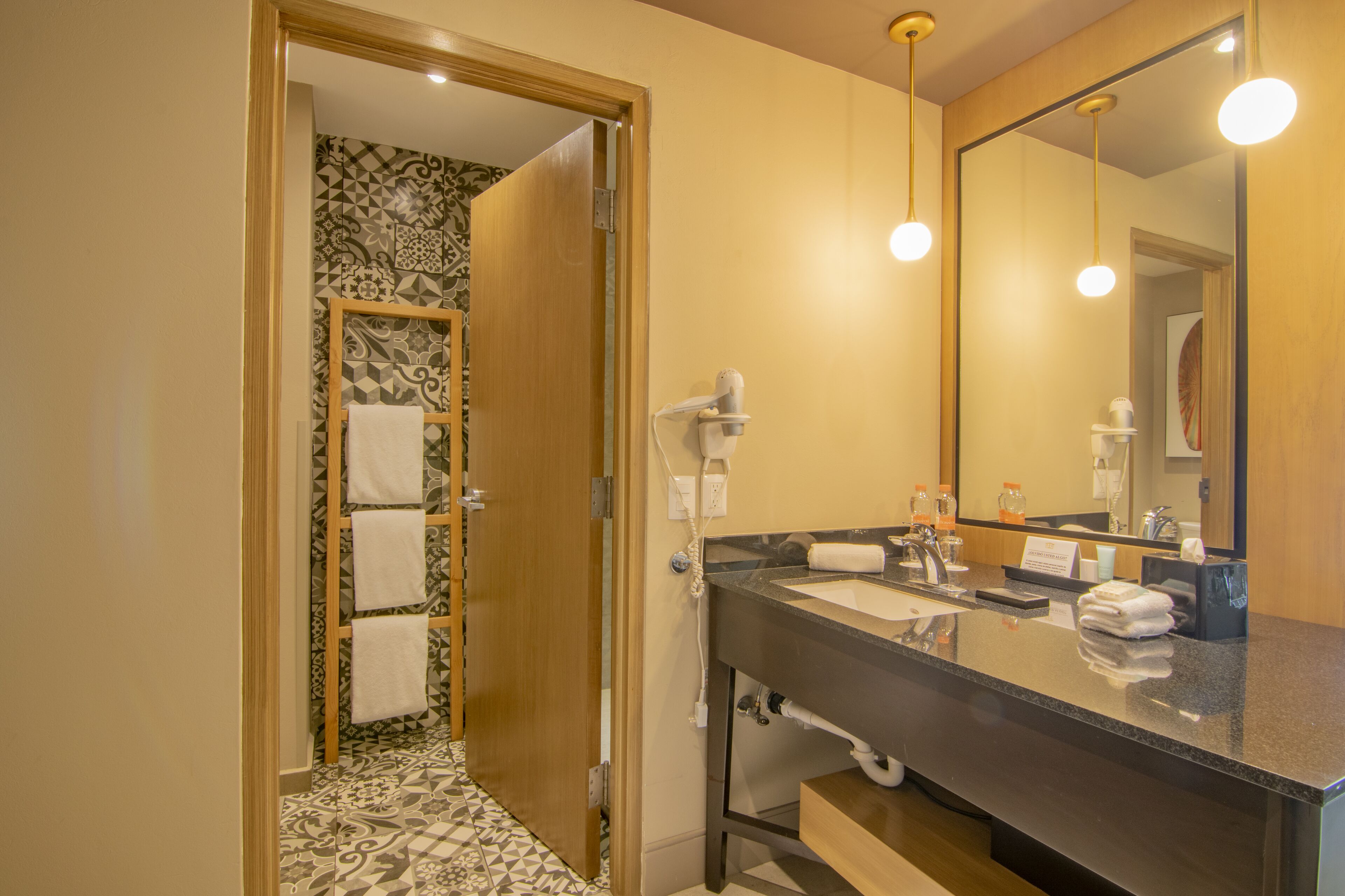 deluxe room, 1 king bed, ocean view | bathroom | shower, free toiletries, hair dryer, towels