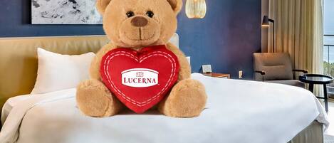 Deluxe Room, 1 King Bed, Ocean View | Egyptian cotton sheets, premium bedding, in-room safe, desk