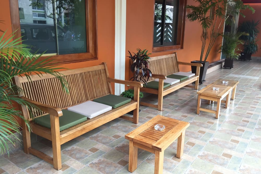 Hotel Tinkus Inn