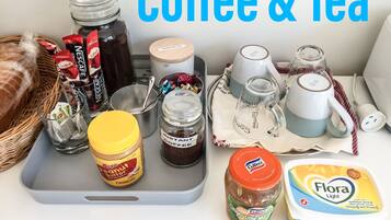 Kamar Double Superior | Dapur pribadi | Lemari es kecil, microwave, mesin pembuat kopi/teh, dan ketel listrik