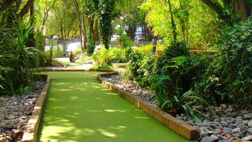 Mini-golf