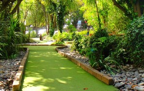 Mini-golf - Harbour View Cottage B&B (Auckland)