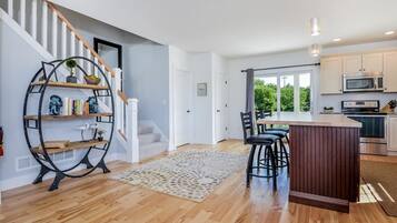 Condo, 3 Bedrooms, Lake View | Private kitchen | Full-size fridge, microwave, oven, stovetop