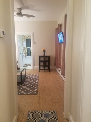 Business Apartment, 3 Bedrooms, Kitchen, City View | Living area