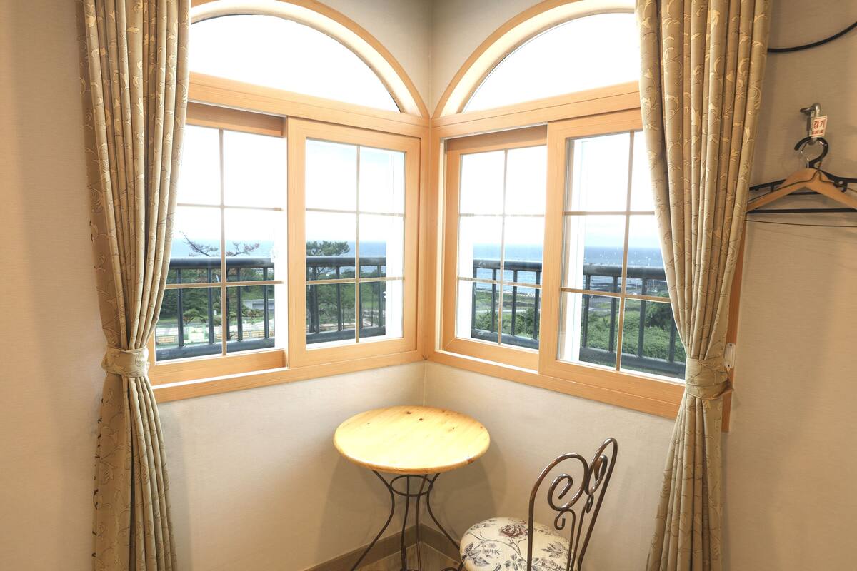 Double Room, Ocean View | 2 bedrooms, soundproofing, free WiFi