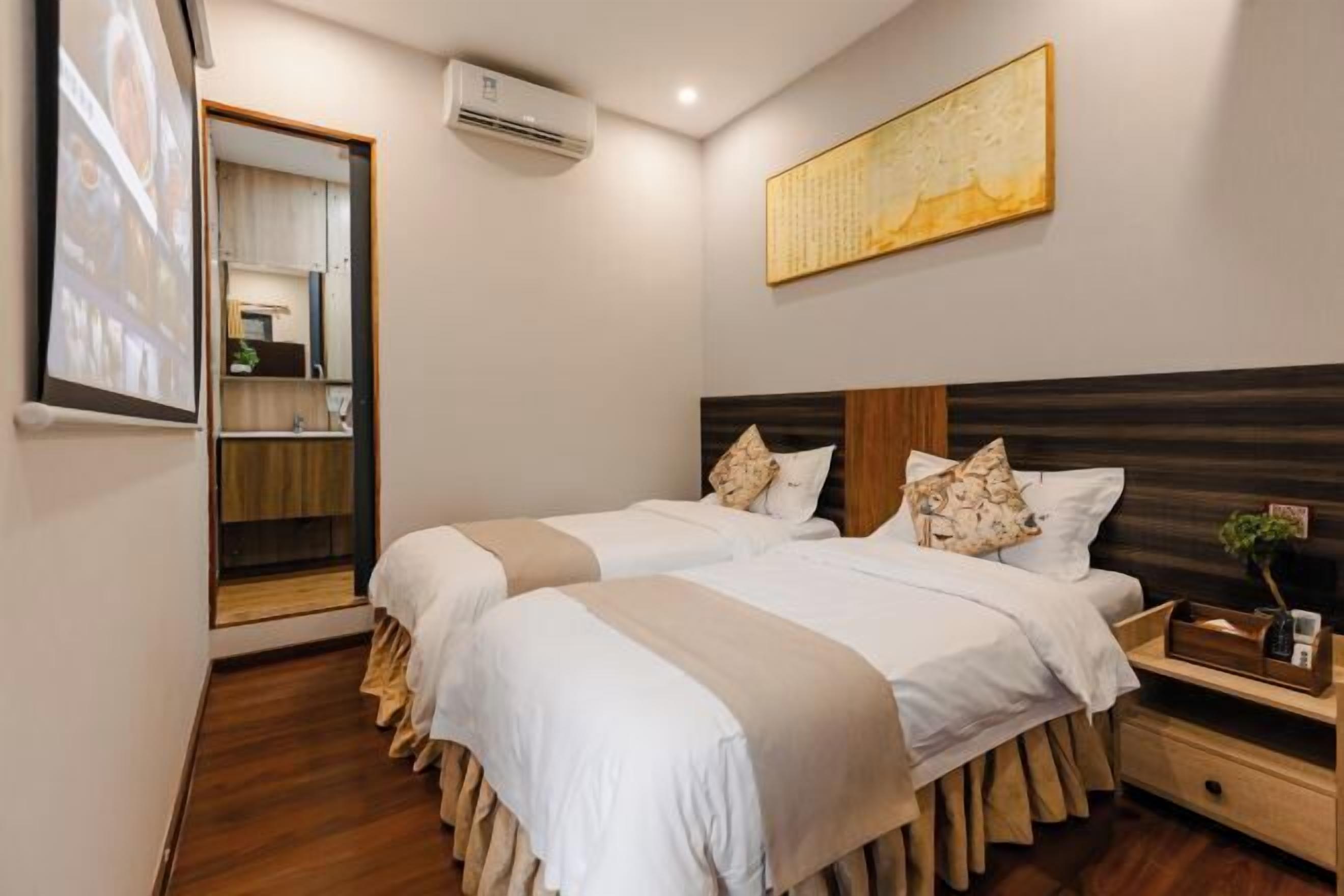 办公桌、遮光窗帘、免费 WiFi