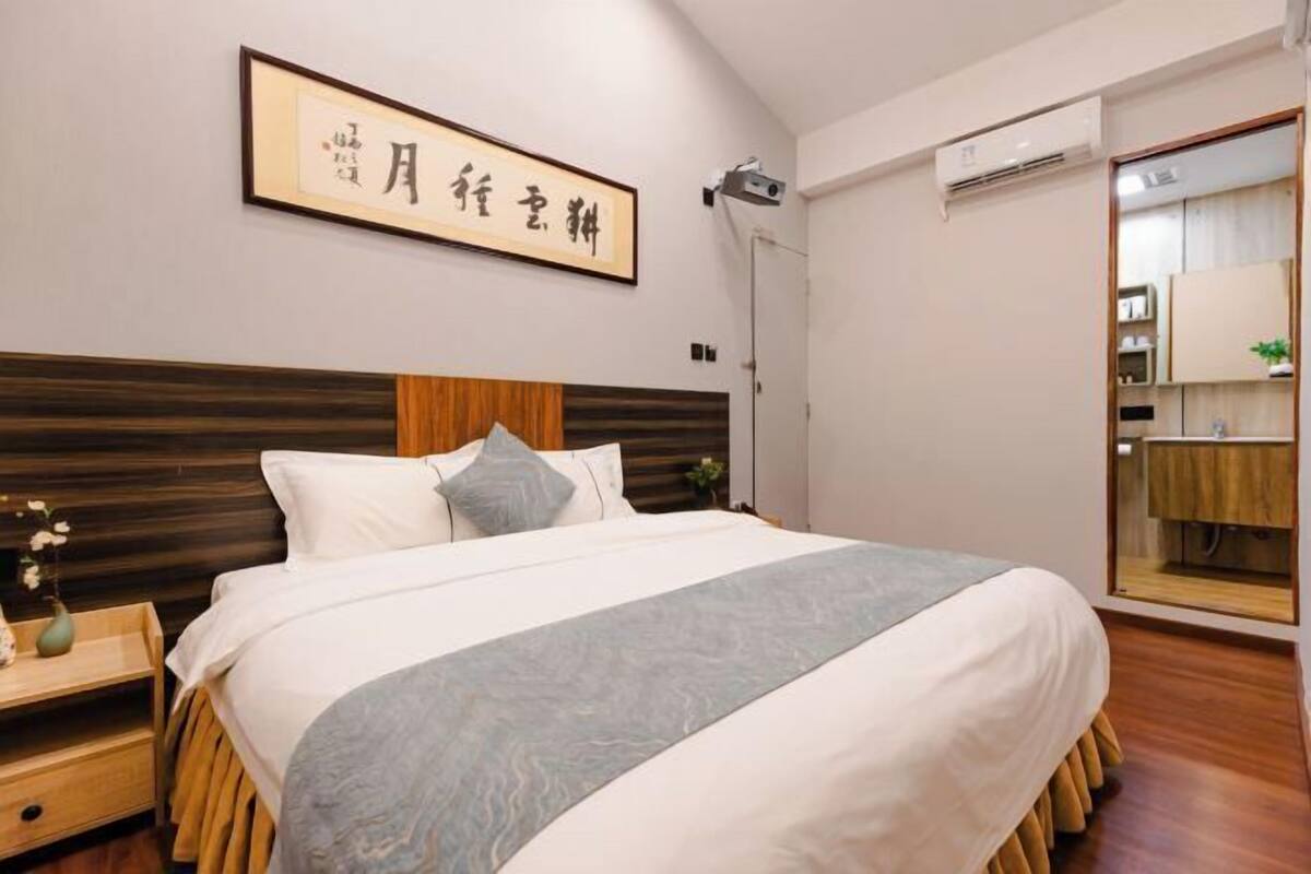 Desk, blackout curtains, free WiFi