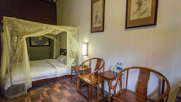 Desk, blackout curtains, free WiFi