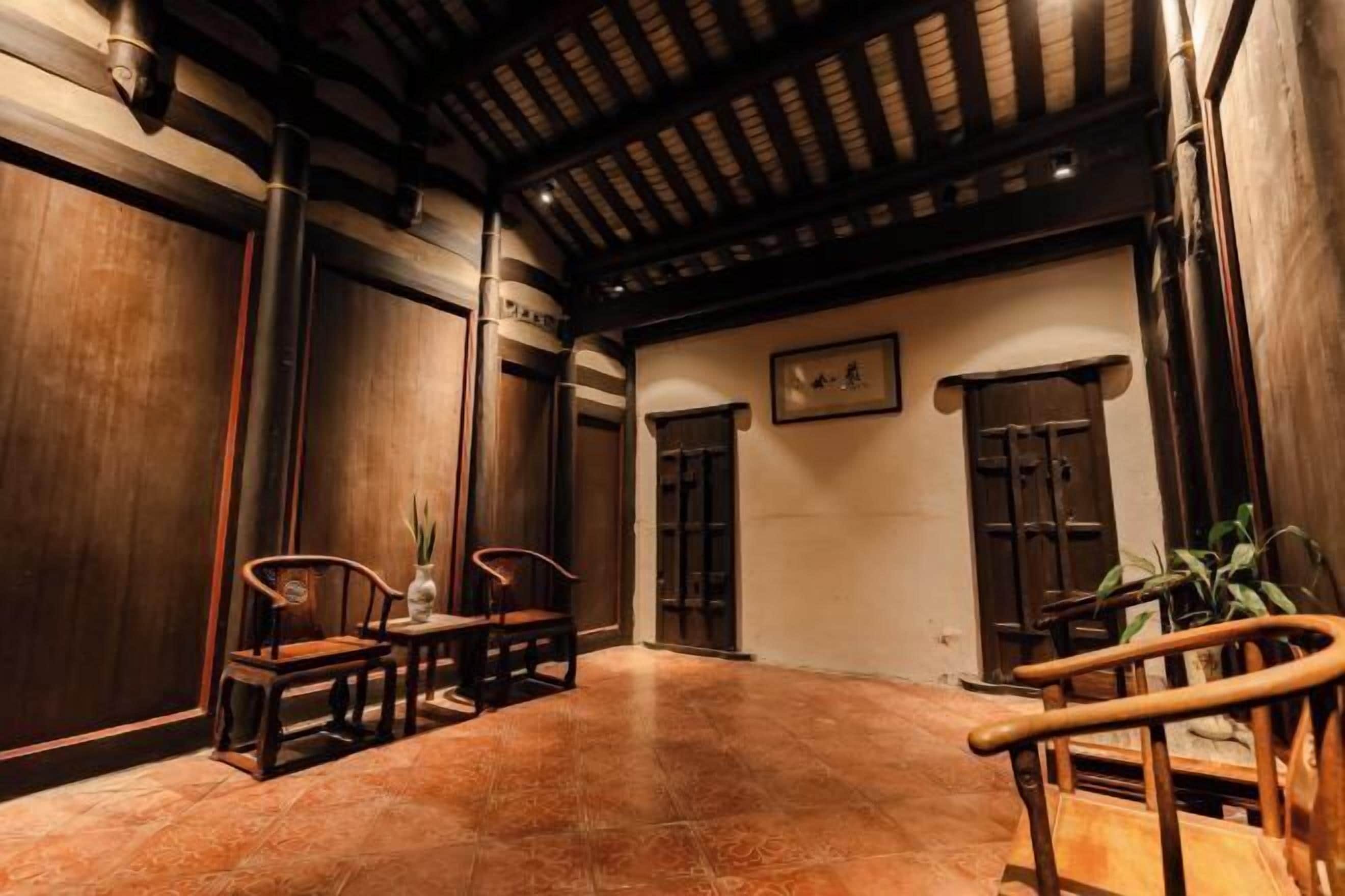 Desk, blackout curtains, free WiFi