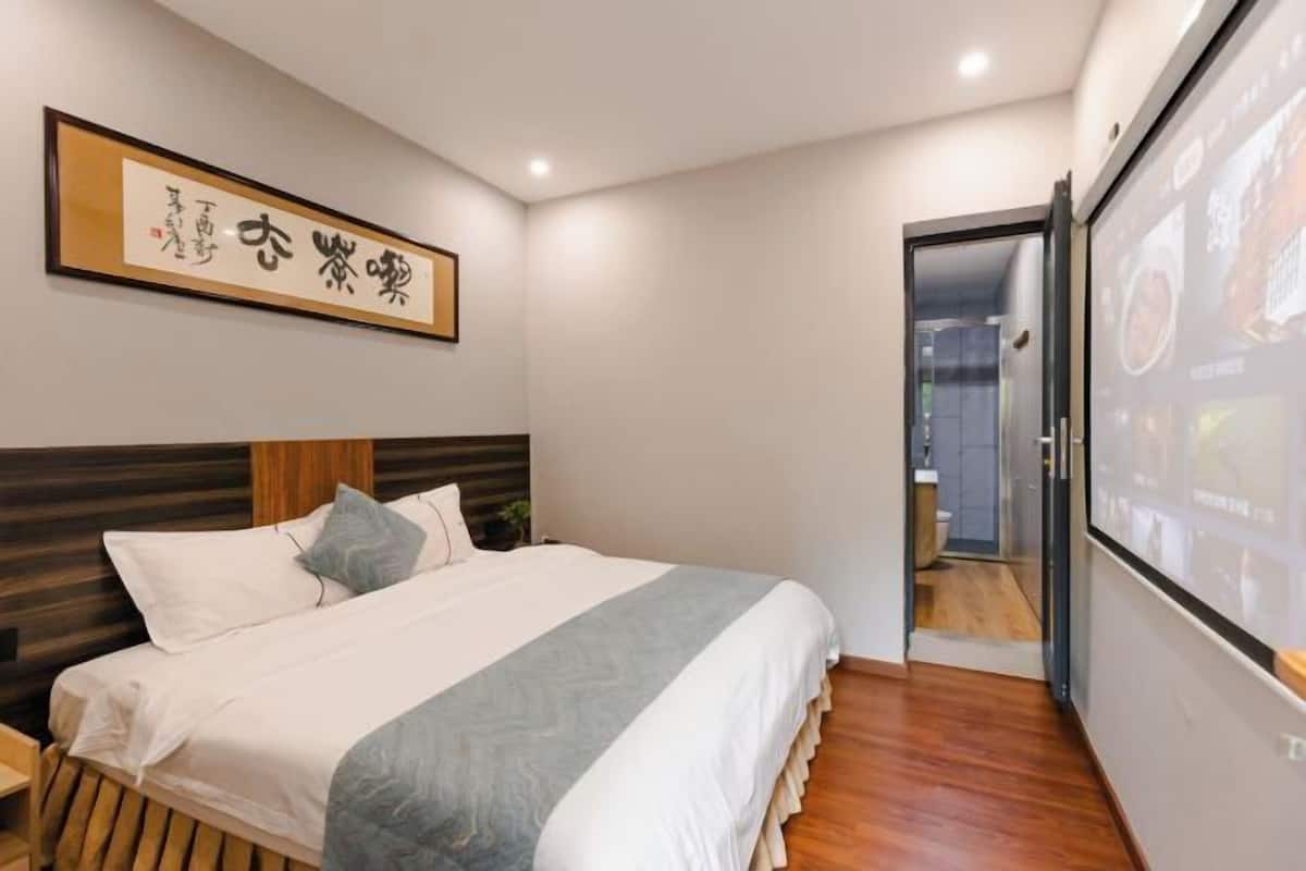 Desk, blackout curtains, free WiFi