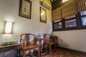 Living area - Zaiyang Inn (Chaozhou)