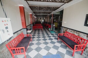 Se sirven desayunos, almuerzos y cenas; cocina indonesia