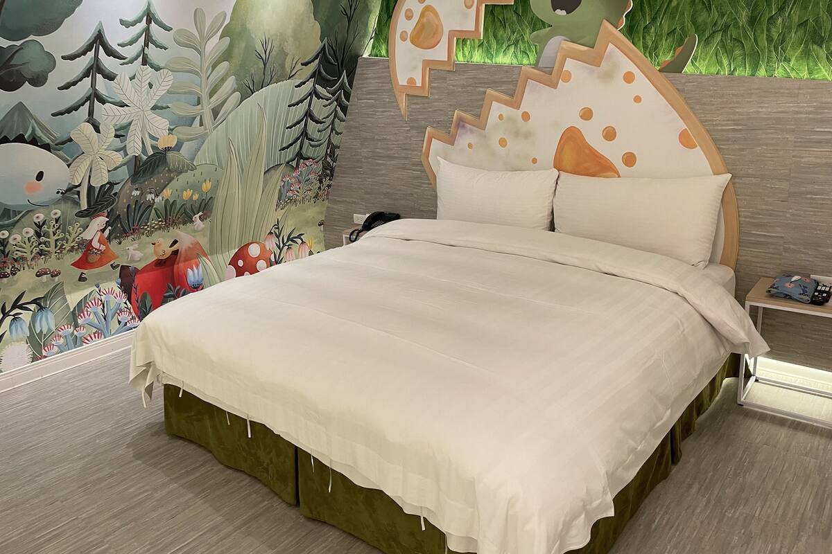 Premium bedding, down duvets, blackout curtains, free WiFi