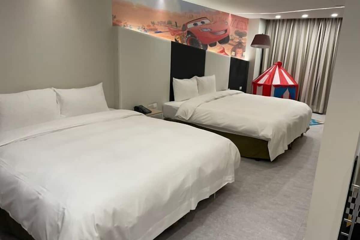Premium bedding, down duvets, blackout curtains, free WiFi