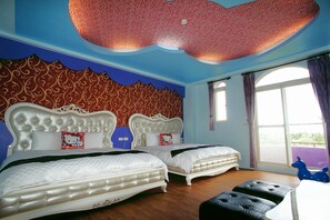 ห้องพักตกแต่งอย่างมีเอกลักษณ์, ตกแต่งพิเศษโดยเฉพาะ, ผ้าม่านกันแสง