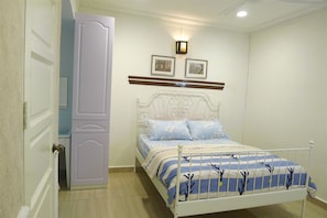 Casa, 5 habitaciones | 5 habitaciones, escritorio, tabla de planchar con plancha y camas extra