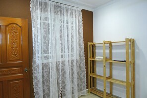 House, 5 Bedrooms | Room amenity