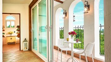 Suite, en esquina | Balcón