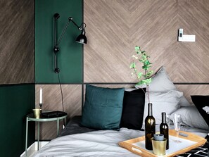 ลักซ์ชัวรี่สตูดิโอ, 1 ห้องนอน, ปลอดบุหรี่, วิวรีส  อร์ท | 2 ห้องนอน, ตกแต่งพิเศษโดยเฉพาะ, พื้นที่ทำงานแบบใช้แล็ปท็อป