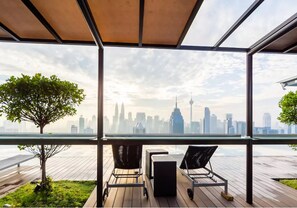 Outdoor pool - Wong's Homestay at Regalia Residence (Kuala Lumpur)