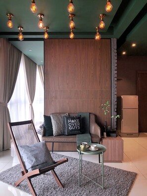 ลักซ์ชัวรี่สตูดิโอ, 1 ห้องนอน, ปลอดบุหรี่, วิวรีสอร์ท | 2 ห้องนอน, ตกแต่งพิเศษโดยเฉพาะ, พื้นที่ทำงานแบบใช้แล็ปท็อป