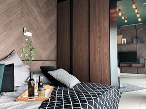 2 bedrooms, individually furnished, laptop workspace, iron/ironing board - Wong's Homestay at Regalia Residence (Kuala Lumpur)