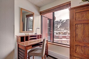 Condo, 2 habitaciones | Centro de negocios