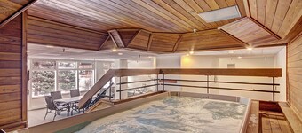 VS645H Village Square 1Br 1Ba Hotel Room