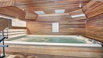 Studio | Indoor spa tub