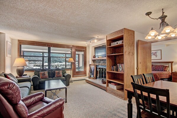 Condo, 1 Bedroom - VS643 and 641H Village Square (Copper Mountain)