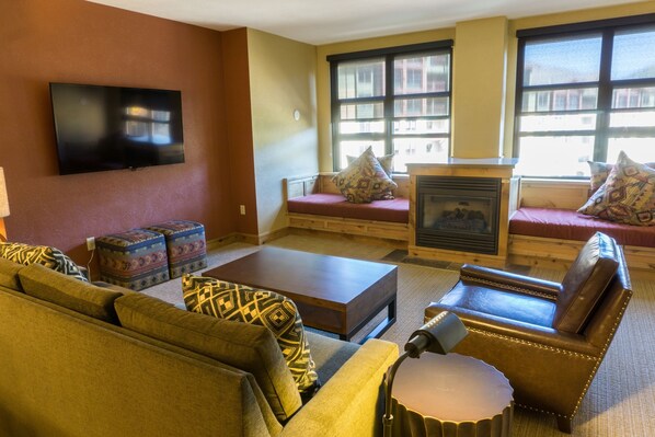 Huoneisto, 1 makuuhuone | Olohuone | Taulutelevisio, takka