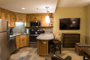 Studio | Private kitchen | Full-sized fridge, microwave, oven, stovetop - Updated Studio w Full Kitchen Spacious Living Room by RedAwning (Park City)