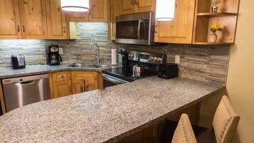Studio | Private kitchen | Full-sized fridge, microwave, oven, stovetop