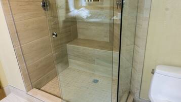 Appart'hôtel, 1 chambre | Salle de bain | Sèche-cheveux, serviettes fournies, shampoing
