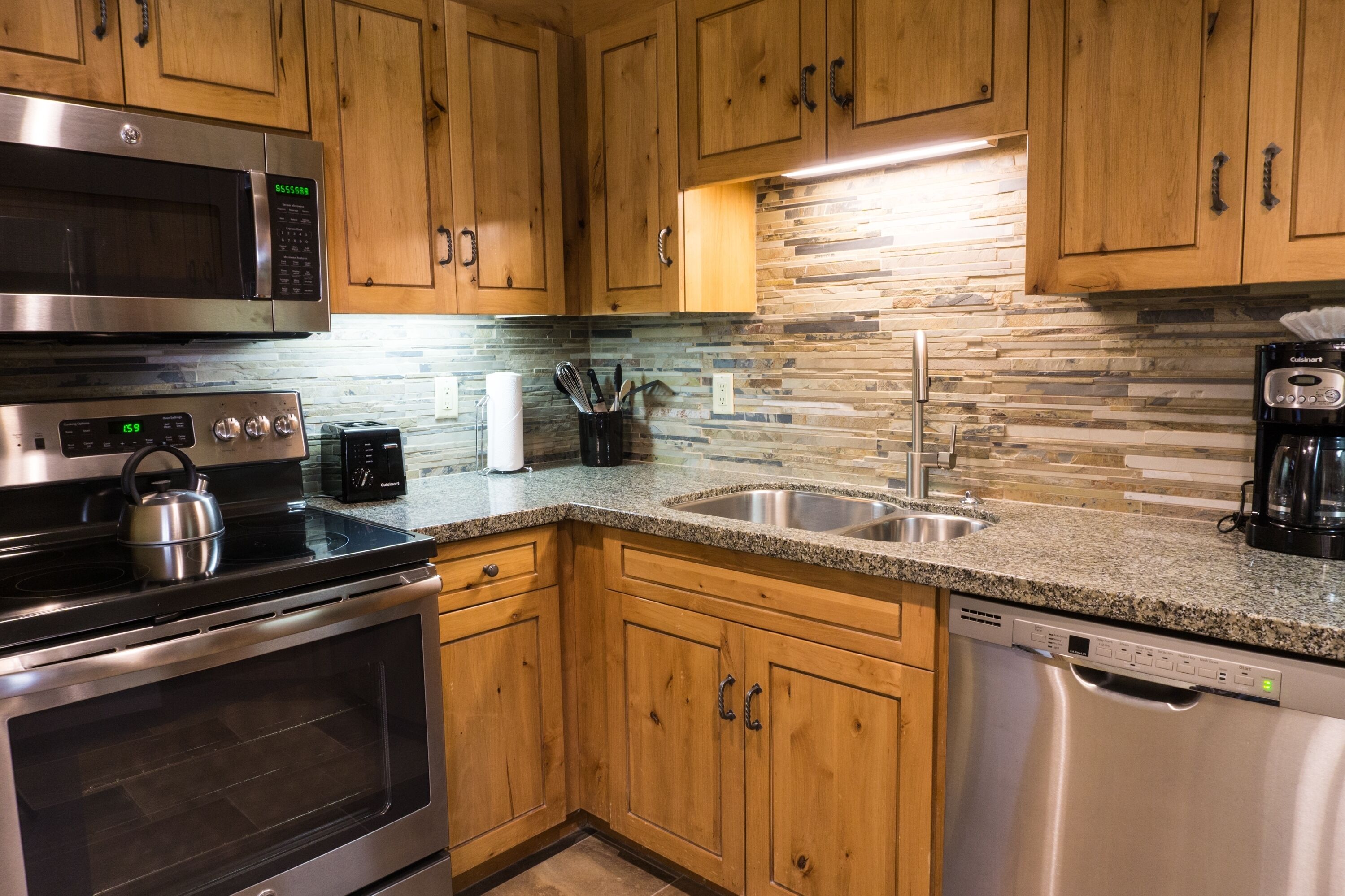 Condo, 1 Bedroom | Private kitchen