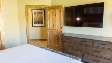 Condo, 1 Bedroom | 1 bedroom, cribs/infant beds, free WiFi, bed sheets