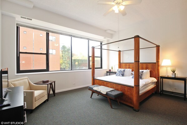 Luxury Apartment | Premium bedding, iron/ironing board, free WiFi, bed sheets