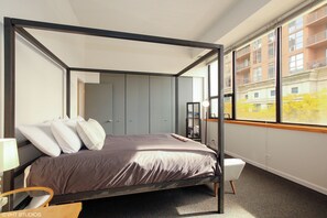 Luxury Apartment | Premium bedding, iron/ironing board, free WiFi, bed sheets