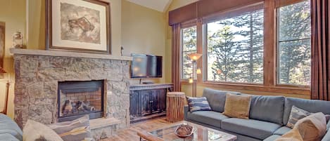 Townhome, 3 Bedrooms | Living area