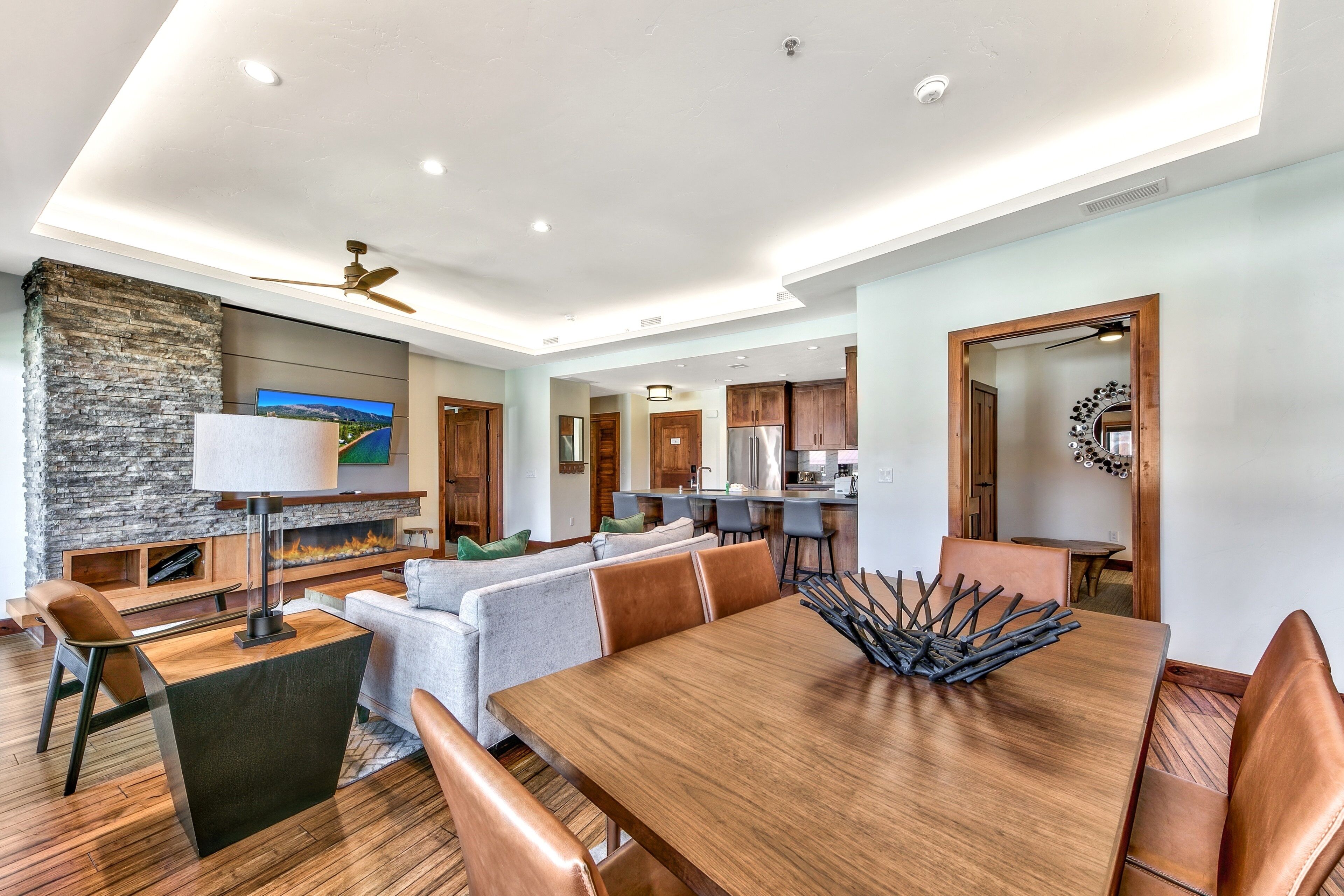 Condo, 2 Bedrooms | Dining