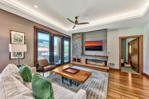 公寓式客房, 2 间卧室 | 起居区 | 平板电视