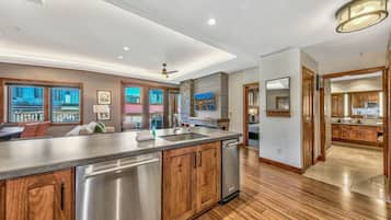 Condo, 2 Bedrooms | Private kitchen