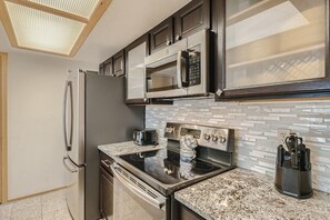 콘도, 침실 3개 | 전용 주방 | 전자레인지, 오븐, 커피/티 메이커